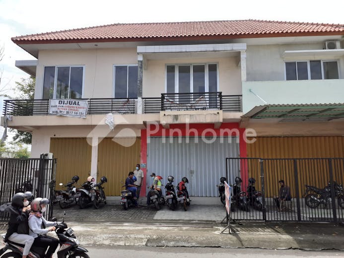 dijual ruko lokasi strategis di jl  brigjen kretarto 108 c - 1