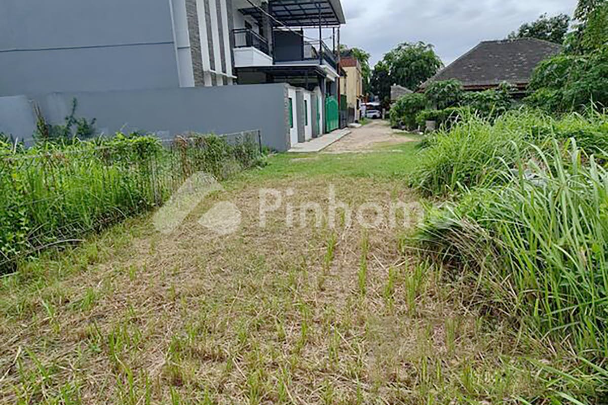 similar property dijual tanah residensial lokasi bagus di jl haji hasan  kalisari  pasar rebo jakarta timur  dki jakarta - 3