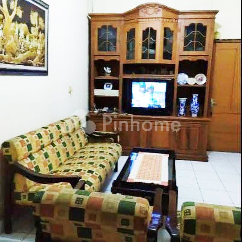 dijual rumah lokasi strategis di jl  burangrang - 2