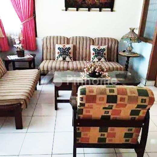 dijual rumah lokasi strategis di jl  burangrang - 3