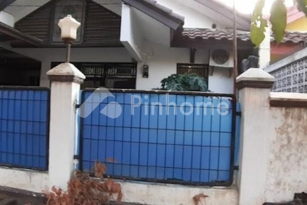 dijual rumah lokasi strategis di villa nusa indah - 4