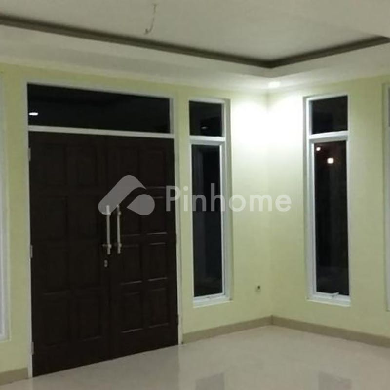 dijual rumah siap pakai di taman aries  jl  anggrek rosliana 2 rt 10 rw 5 - 1