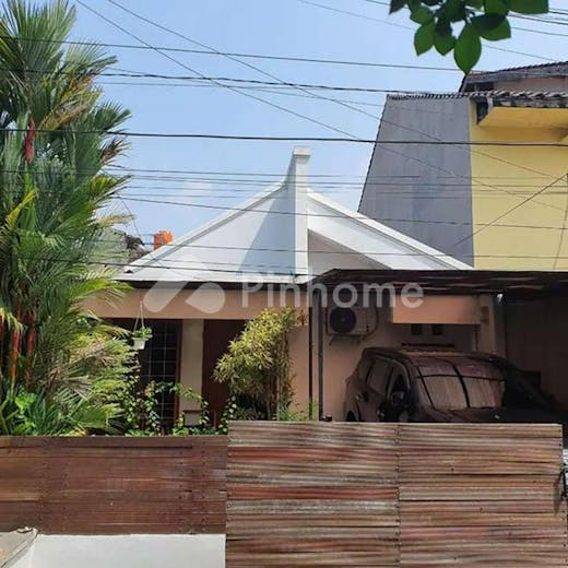 dijual rumah siap pakai di jl  mulia jaya  rt 1 rw 8 - 1