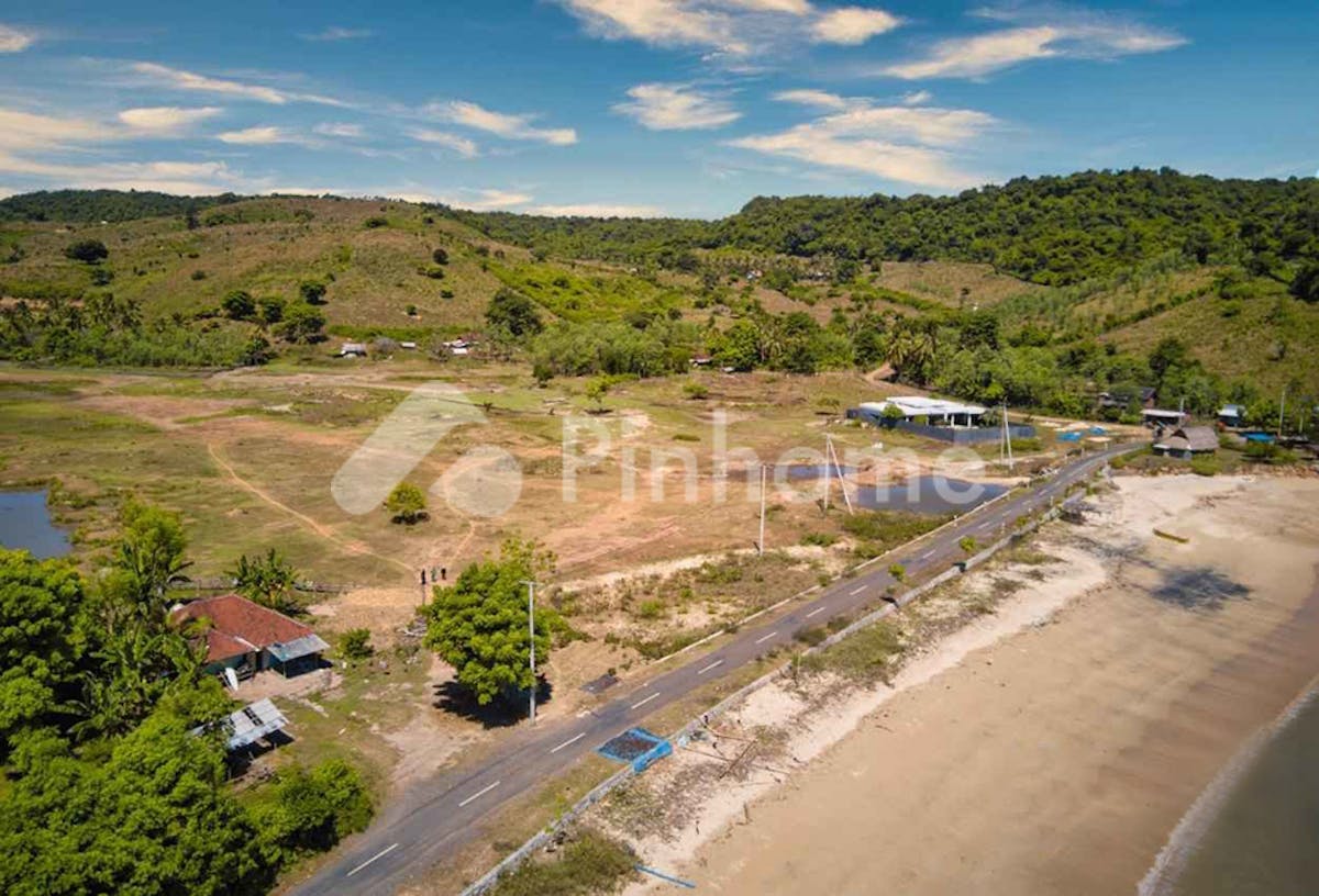 Dijual Tanah Komersial Lokasi Strategis di Pantai Bumbang Mertak, Jalan Bumbang - Gambar 1
