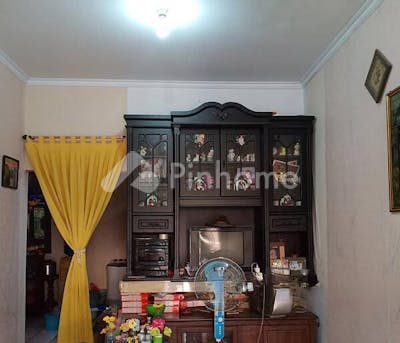 dijual rumah lokasi bagus di jl  taman alamanda raya - 4