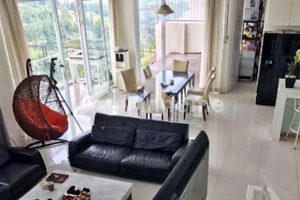 dijual rumah lokasi strategis di dago bandung  jalan golf island - 2