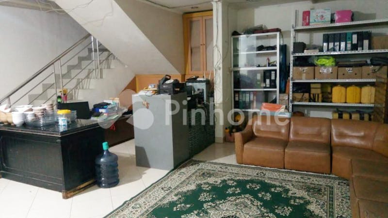 dijual rumah lokasi strategis di jalan kelapa dua raya - 5