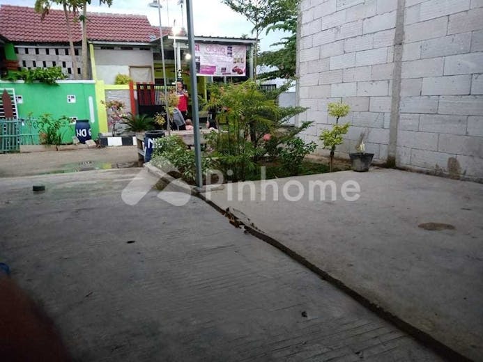 dijual rumah lokasi strategis di perum vila karawangi - 5