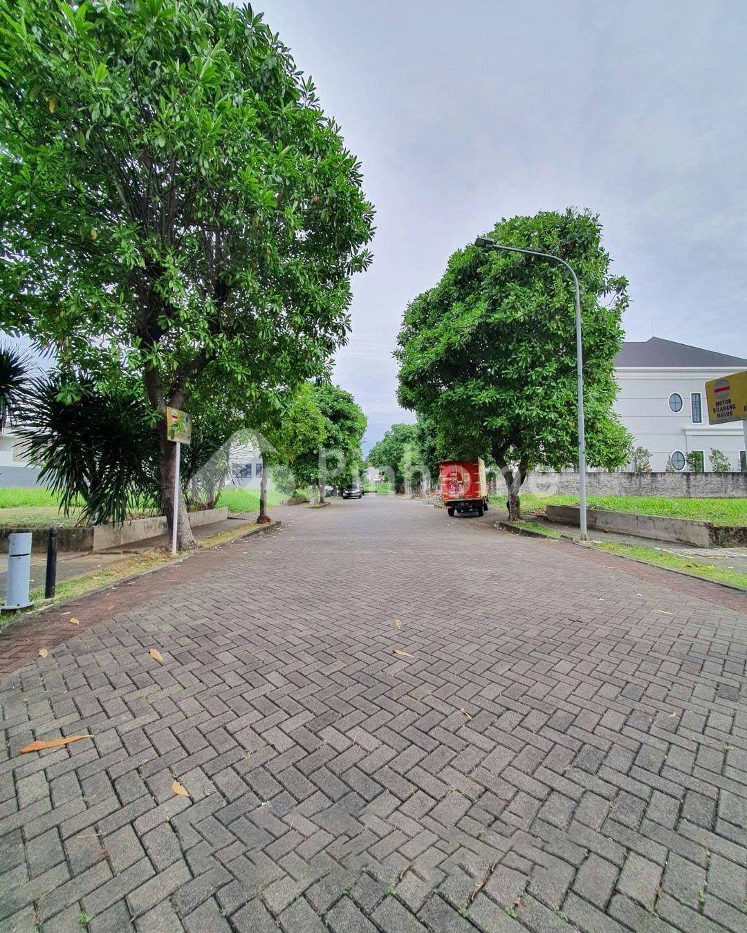 dijual tanah residensial lokasi bagus di admiralty residences jl  rs  fatmawati raya  rt 1 rw 1 - 3