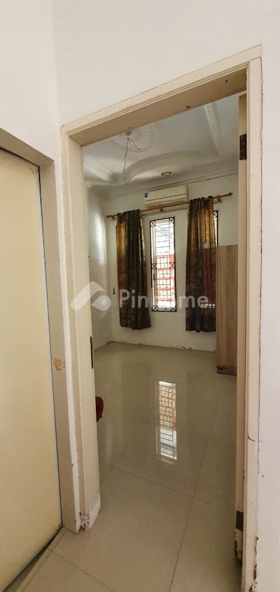 dijual rumah lingkungan asri di komp villa setiabudi garden  jl  abdul hakim no  b 11 - 5