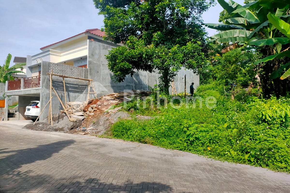 similar property dijual tanah residensial lokasi strategis dekat transmart setiabudi di jl  perum graha harmoni - 3