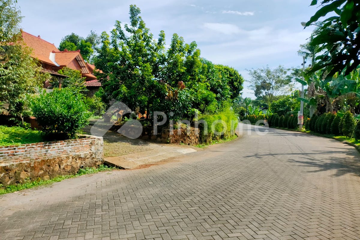 similar property dijual tanah residensial lokasi strategis dekat transmart setiabudi di jl  perum graha harmoni - 6