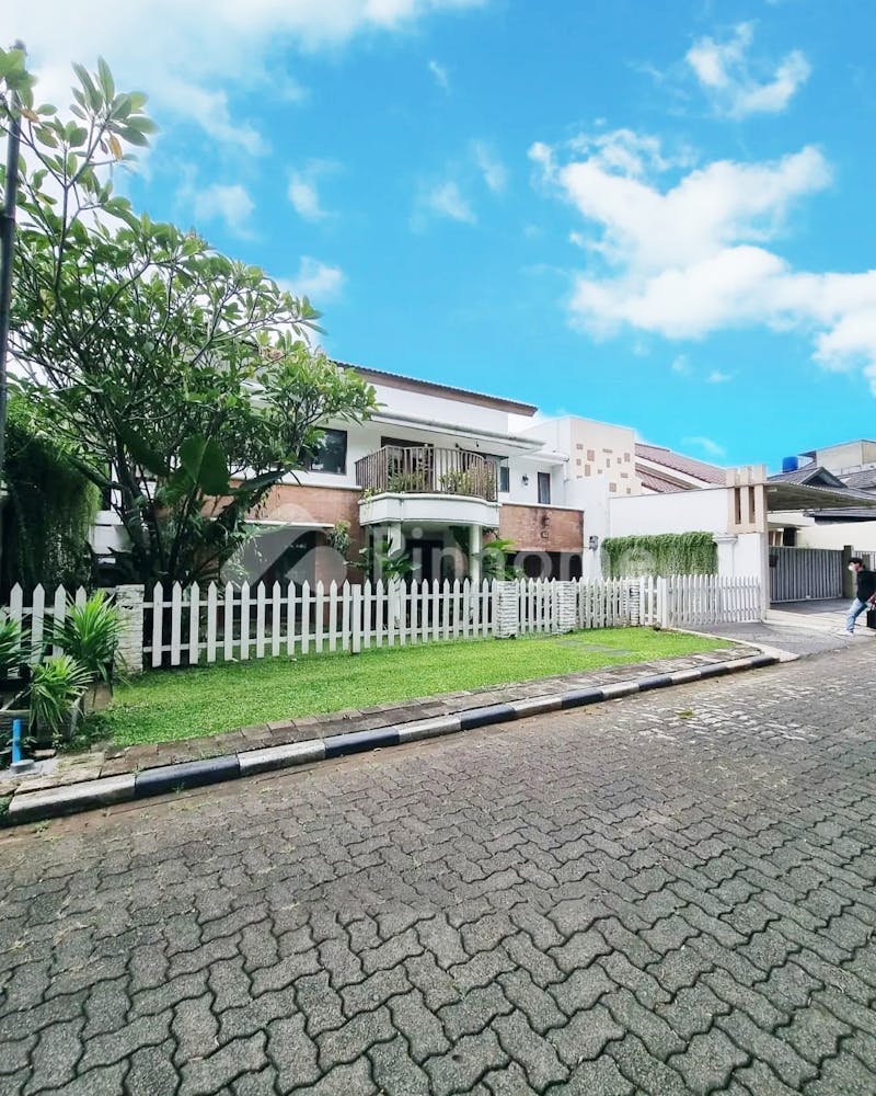 dijual rumah lokasi strategis di villa cinere mas  jl  cinere raya - 1