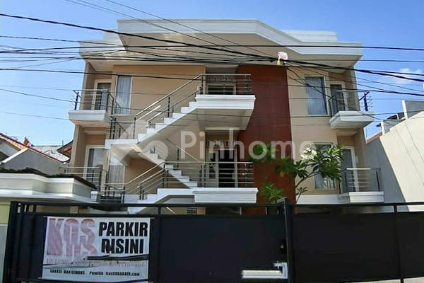 dijual rumah sangat cocok untuk investasi dekat golden city mall di jl dukuh kupang barat - 1