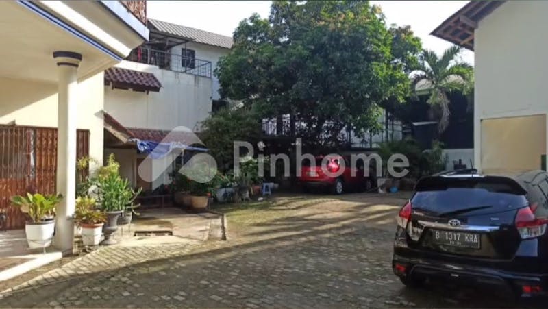 dijual rumah lingkungan nyaman di jl  jatirangga no  90  rt  02 rw  09 - 2