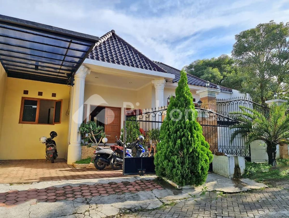 dijual rumah lokasi straetegis dekat mall di villa tidar estate karang tengah  karangwidoro  kec  dau  kabupaten malang  jawa timur 65151 - 1