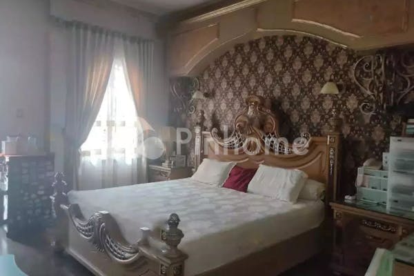 dijual rumah lingkungan nyaman dekat hotel jw marriot di villa green garden jl  putri hijau - 5