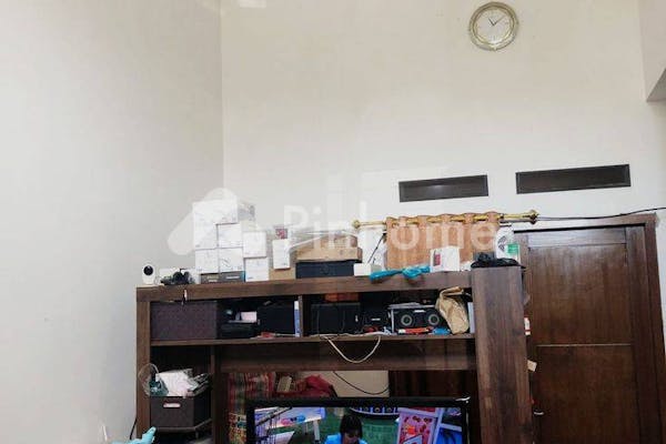 dijual rumah lokasi strategis dekat mall di bintaro garden residence  jl  elang raya - 2