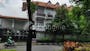 Disewakan Rumah Nyaman dan Asri di Raya Merr, Jl. Dr. Ir. H. Soekarno - Thumbnail 2