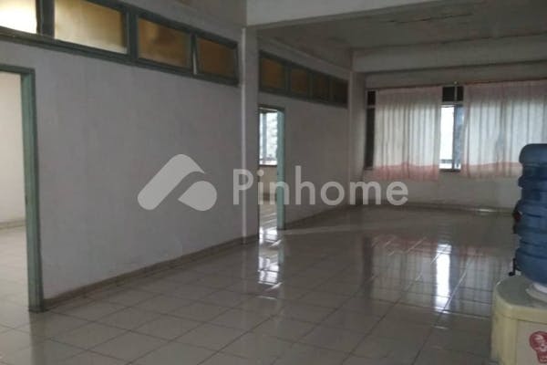 dijual ruko lokasi strategis dekat pusat perbelanjaan di jalan gatot subroto - 3