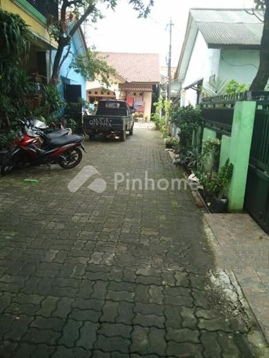 dijual rumah lokasi strategis dekat pasar modern di jl  pondok aren - 5