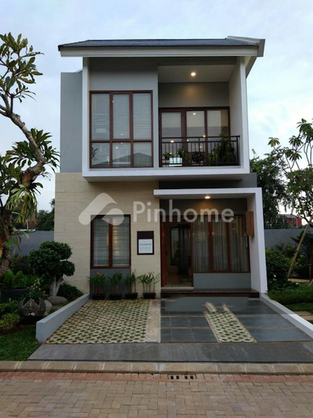 Dijual Rumah Lokasi Strategis di Jl. Raya Kodau, Premier Estate 2 - Gambar 1