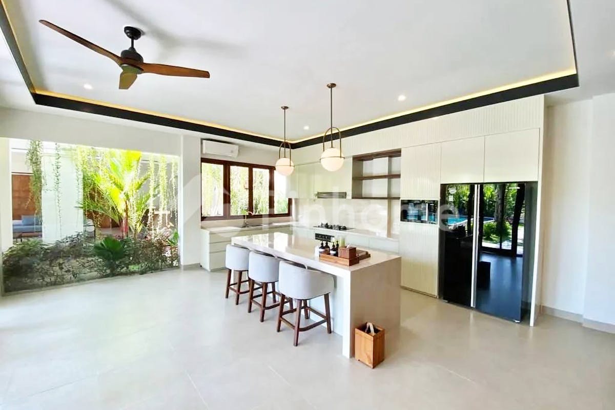 similar property disewakan rumah lingkungan nyaman dekat pantai di luxury villa in berawa   canggu - 3