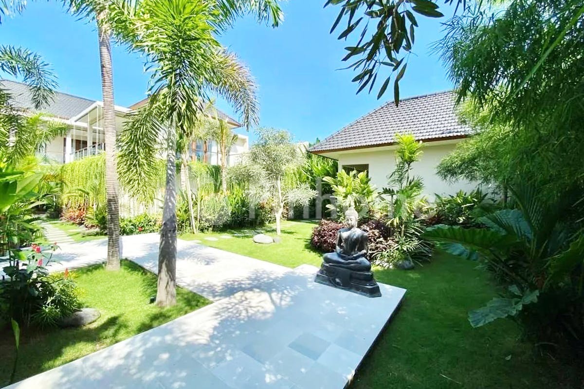 similar property disewakan rumah lingkungan nyaman dekat pantai di luxury villa in berawa   canggu - 1