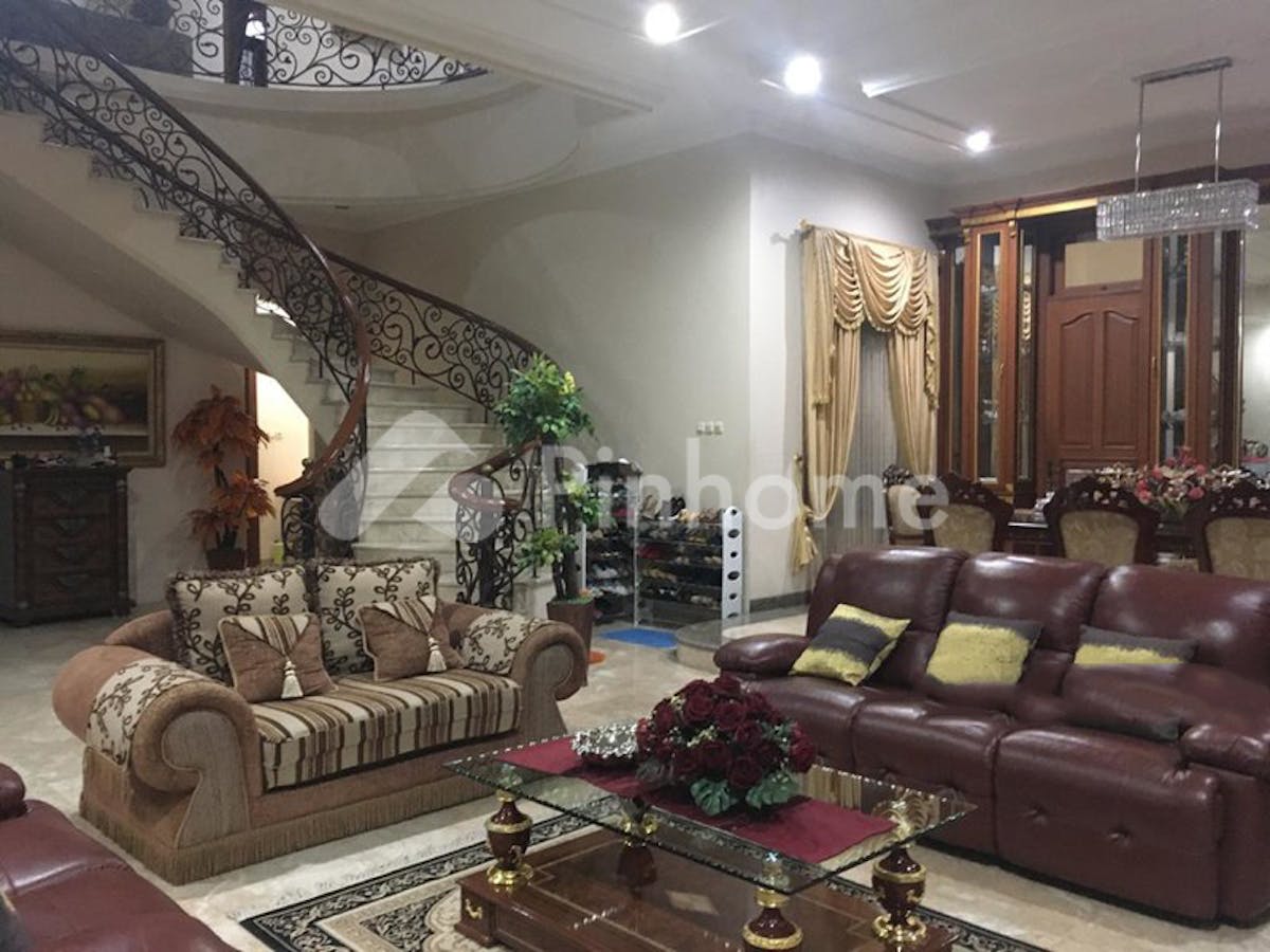 Dijual Rumah Lokasi Strategis di Kebayoran Baru, Jakarta Selatan, DKI Jakarta - Gambar 1