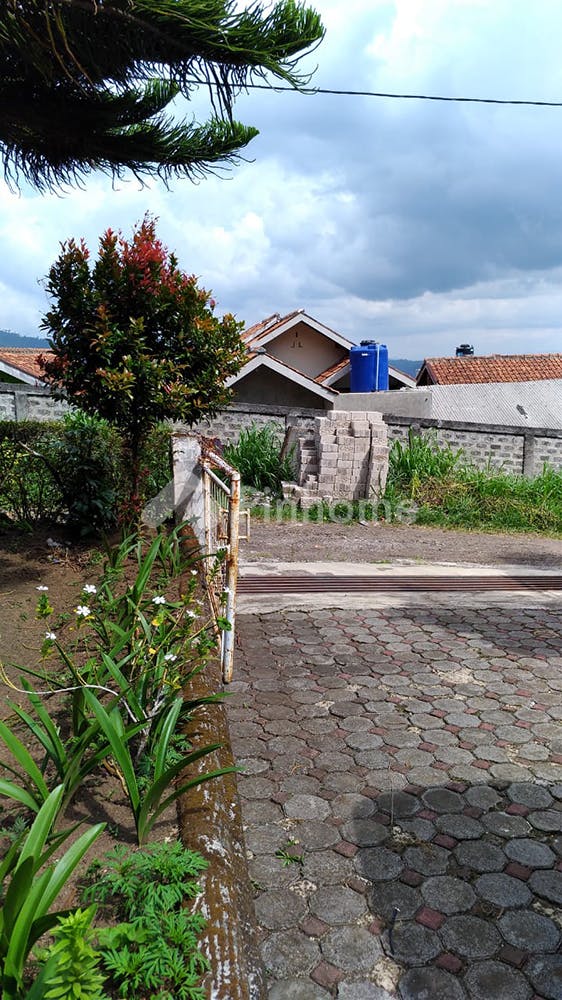 dijual rumah super strategis kawasan perumahan di villa lembang asri bandung  jalan lembang asri - 12