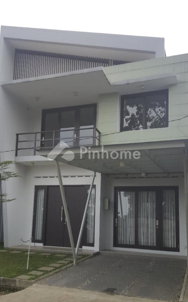 dijual rumah harga terbaik dekat perbelanjaan di calistha dago residence  jl  gandaria - 14