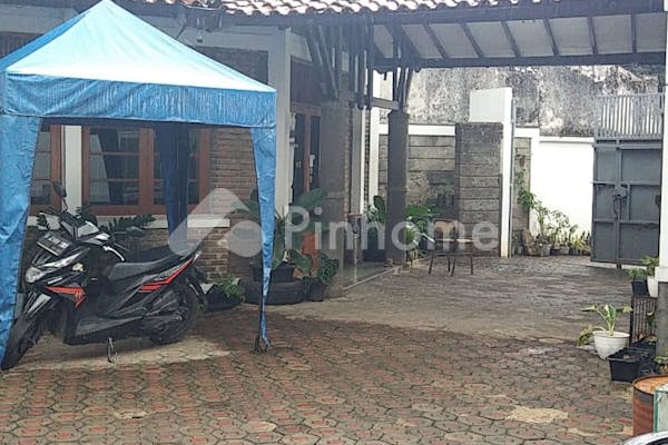 dijual rumah lingkungan nyaman dekat pasar kosambi di jalan l  l  r e  martadinata - 1