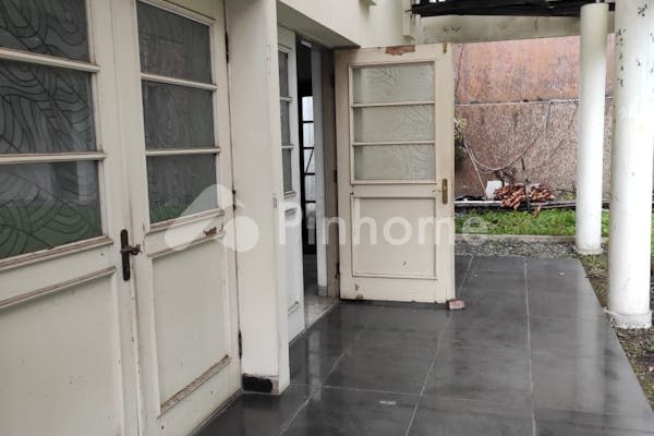 dijual rumah lokasi bagus dekat kampus di jl  dago - 5