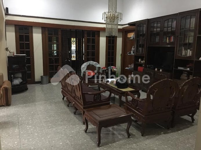 dijual rumah super strategis dekat baltos tamansari di jalan r  e  martadinata - 2