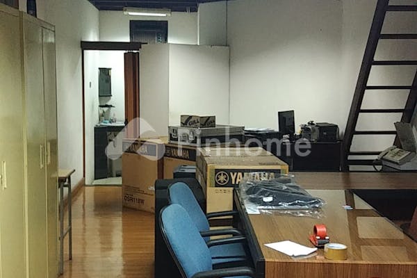 dijual rumah lokasi strategis dekat mall di sayap riau - 2