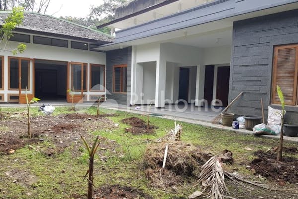 dijual rumah lingkungan nyaman dekat mall di sayap riau - 1