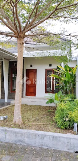 dijual rumah lokasi bagus dekat pasar di griya loka  jl  raya denpasar   gilimanuk - 2