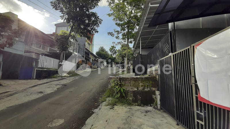 dijual rumah lokasi strategis dekat pusat perbelanjaan di jalan delima - 18