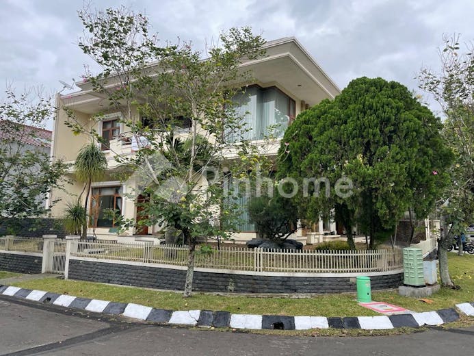 dijual rumah lokasi strategis dekat mall di istana regency 1  jl  sukawarna - 1