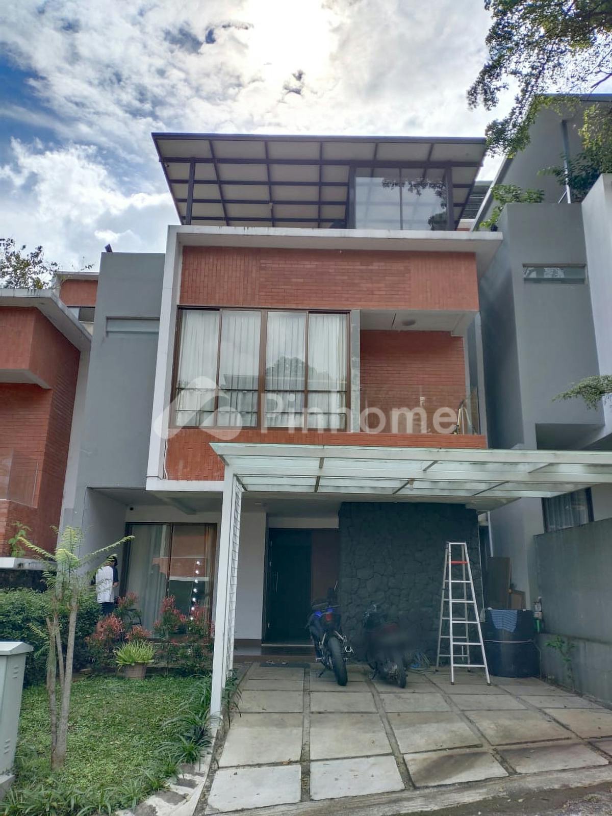Dijual Rumah Lokasi Bagus Dekat Alun-Alun Lembang di Dago Pramestha, Jl. Akaza Utama - Gambar 1