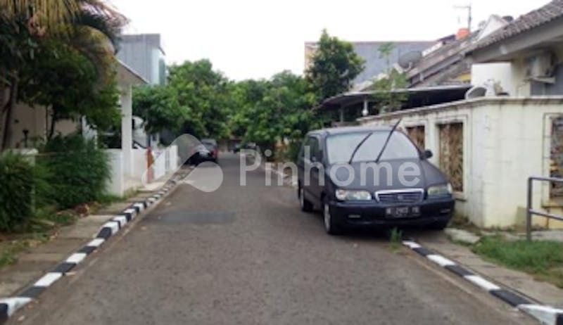 dijual rumah siap pakai di  bnis  fcl  blok gg no 23 - 2