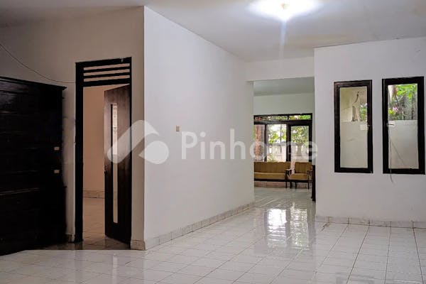 dijual rumah nyaman dan asri di kemang  jakarta selatan - 4