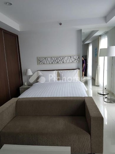 disewakan apartemen lingkungan nyaman di green palace residence  azalea suites  jl  raya cikarang - 2