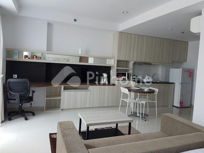 disewakan apartemen lingkungan nyaman di green palace residence  azalea suites  jl  raya cikarang - 1