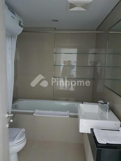 disewakan apartemen lingkungan nyaman di green palace residence  azalea suites  jl  raya cikarang - 3