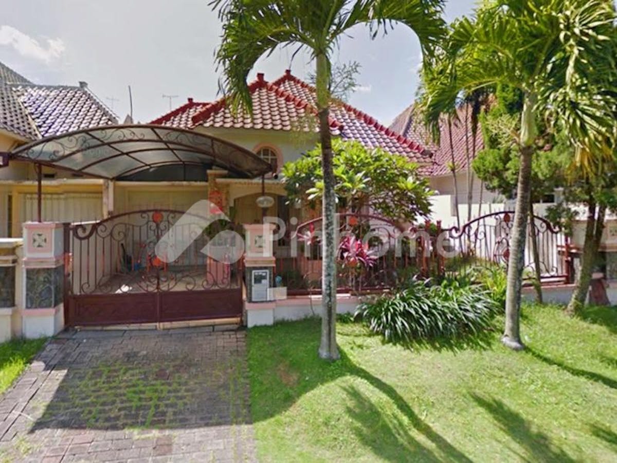 Dijual Rumah Lokasi Strategis Dekat Pusat Perbelanjaan di Jalan Raya Golf Utama, Tirtomoyo Pakis - Gambar 1