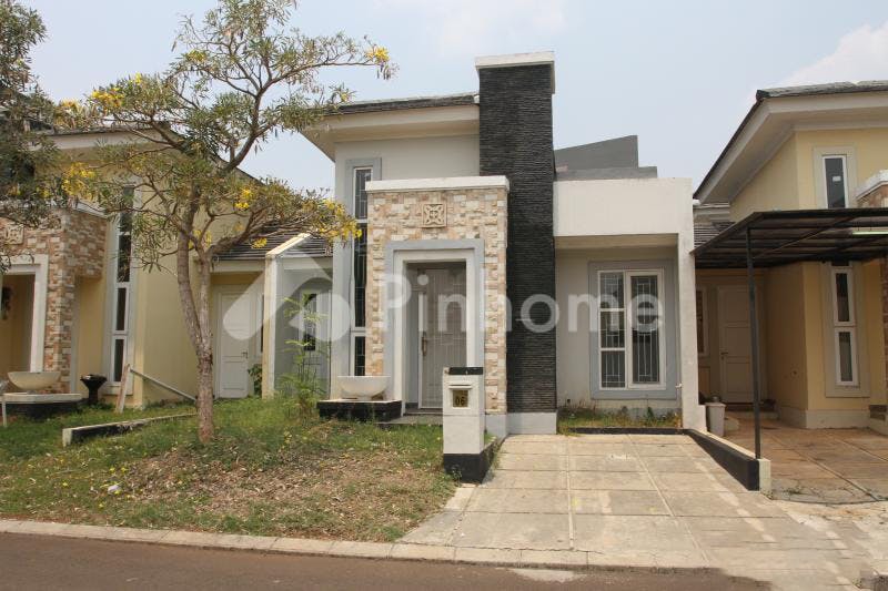 dijual rumah sangat strategis di cluster valencia  graha raya bintaro  jl  valencia utama - 1