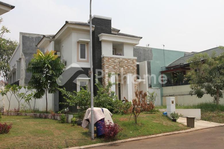 dijual rumah sangat strategis di cluster valencia  graha raya bintaro  jl  valencia utama - 2