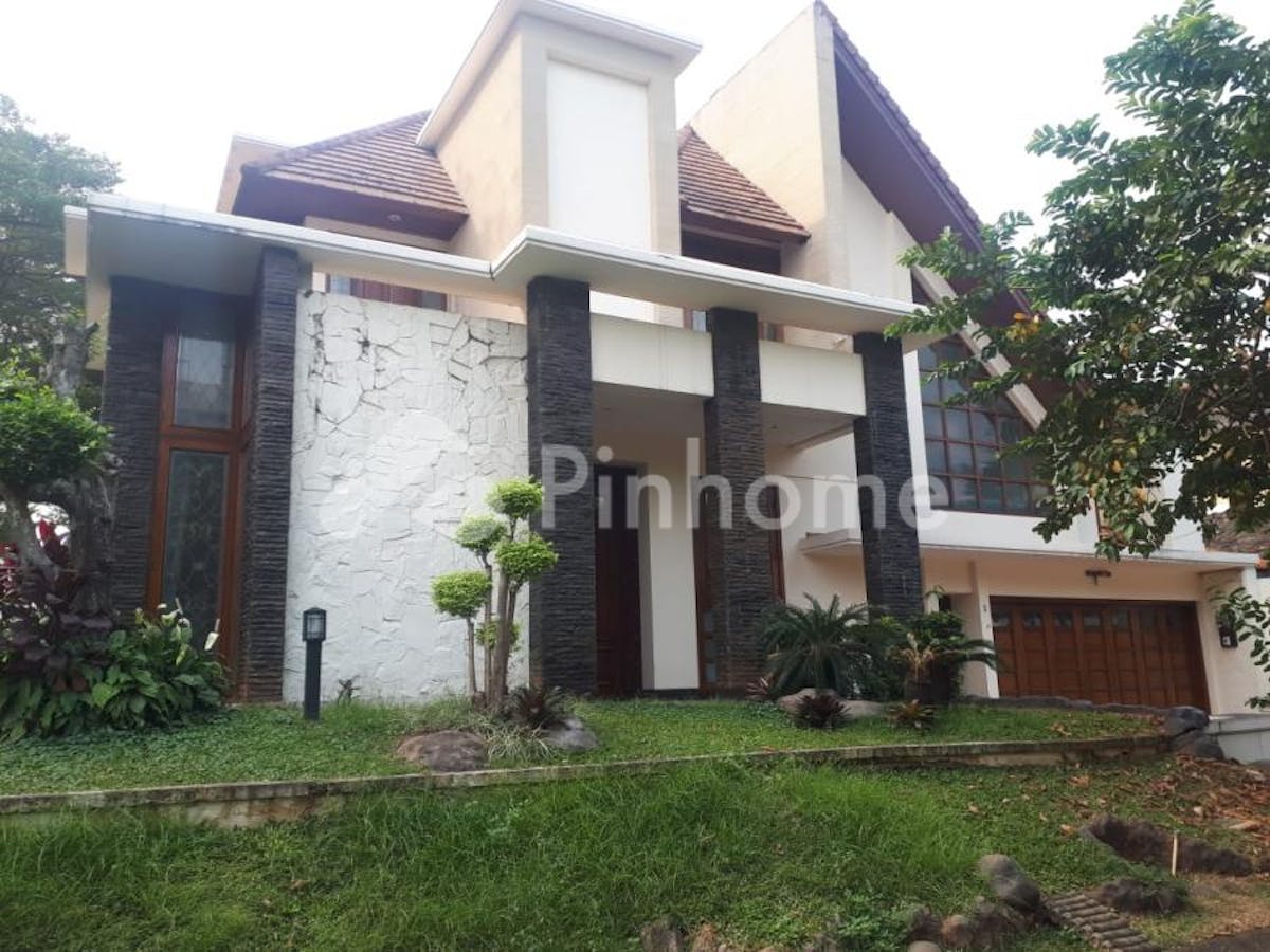Dijual Rumah Lokasi Strategis di Cluster Taman Senayan Bintaro, Jalan Senayan Utama - Gambar 1