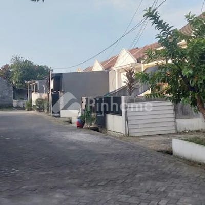 dijual rumah nyaman dan asri di perum kahuripan nirwana cluster gardenia sidoarjo kota  cluster gardenia  jl  kahuripan nirwana village   babatan  jati  kec  sidoarjo  kabupaten sidoarjo  jawa timur 61226 - 3